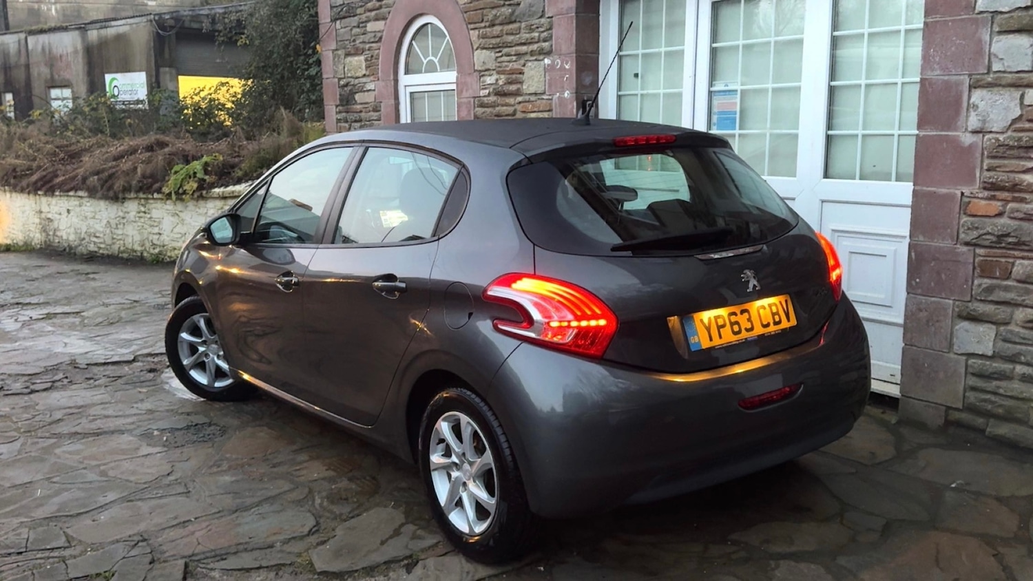 Used Peugeot 208 2013 for sale - 76911412: Photo 2