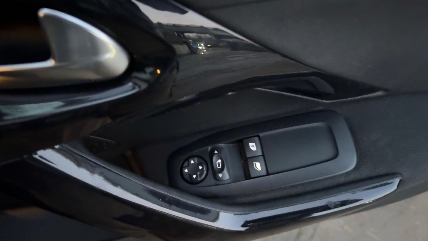 Used Peugeot 208 2013 for sale - 76911412: Photo 8