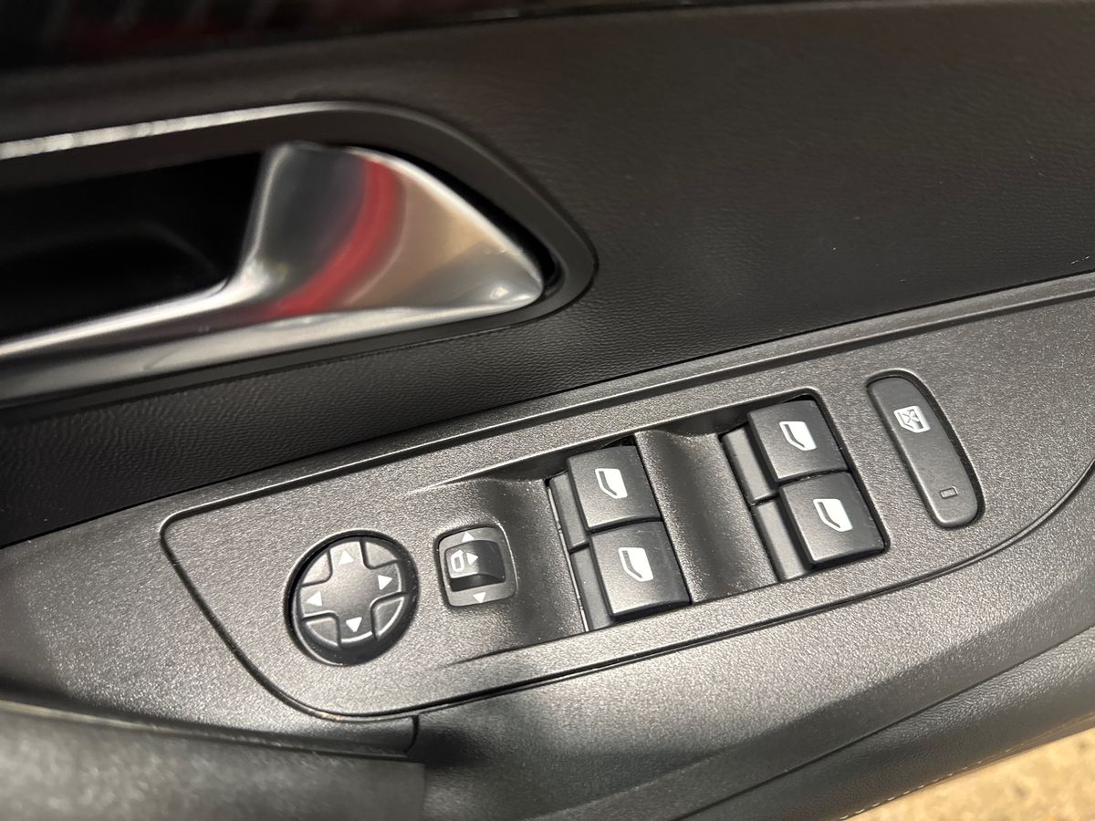 Used Peugeot 2008 2022 for sale - 78088571: Photo 24