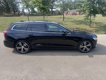 Used Volvo V60 2022 for sale - 79512479: Photo