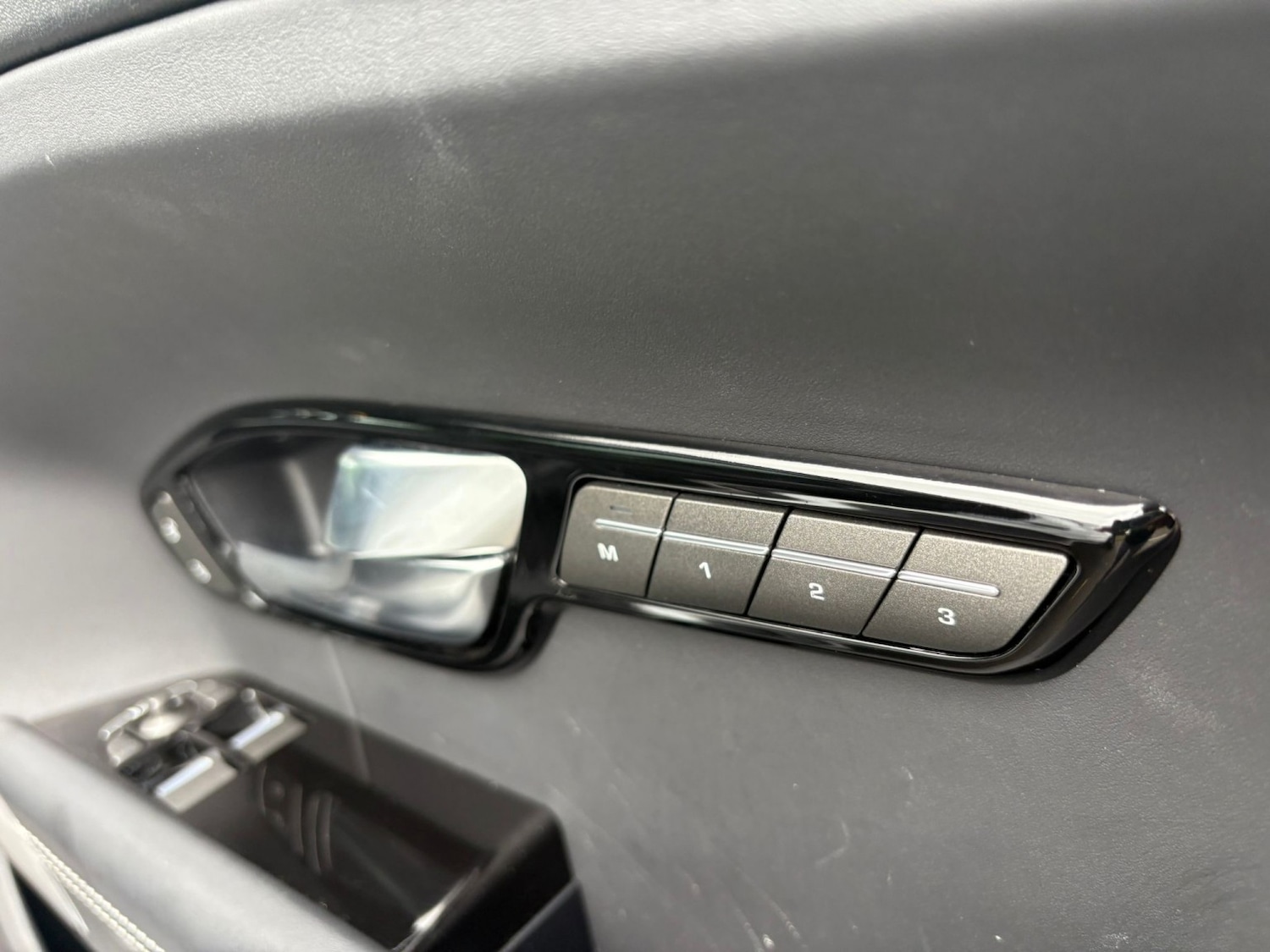 Used Land Rover Range Rover Evoque 2011 for sale - 76579930: Photo 17