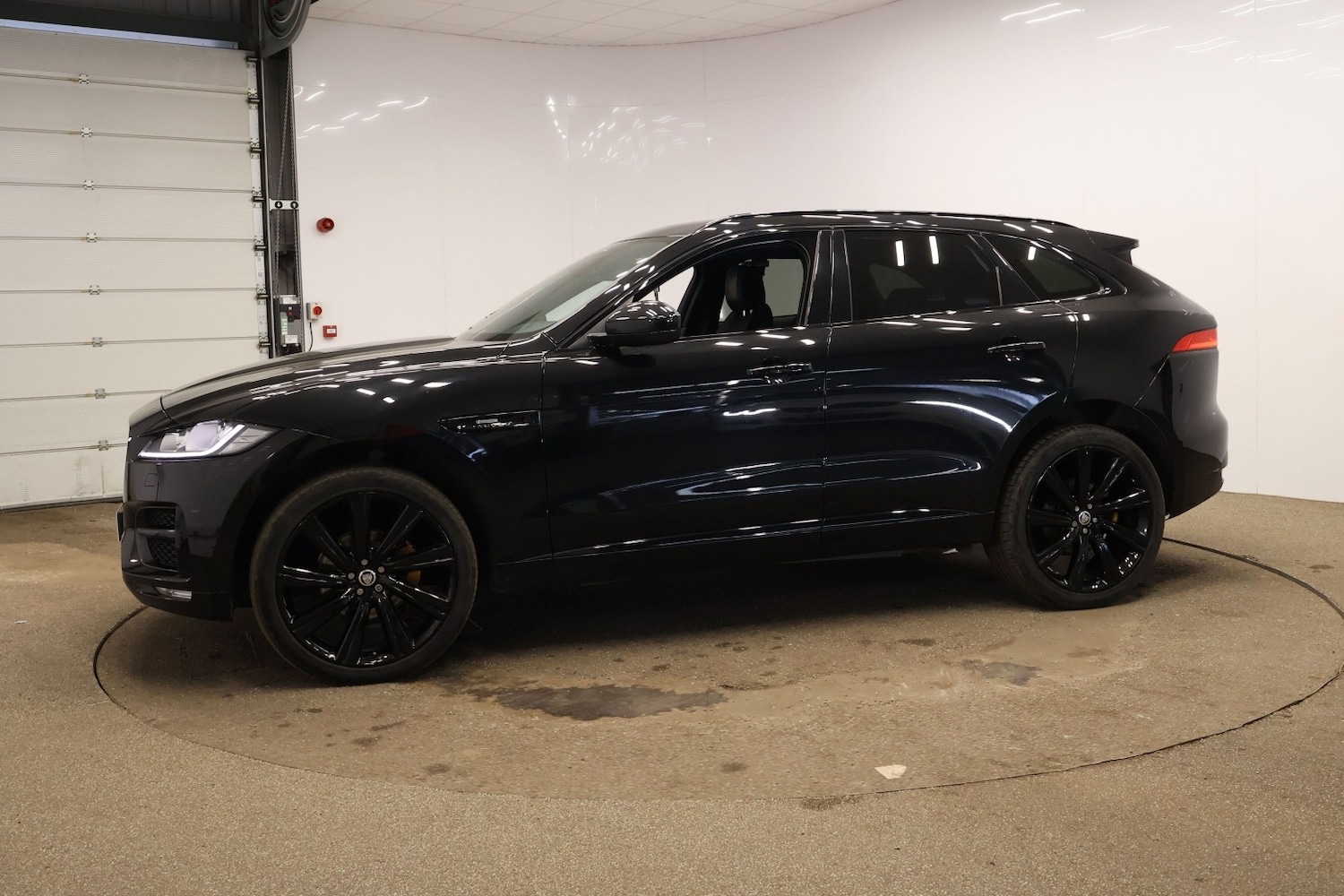 Used Jaguar F-Pace 2018 for sale - 77938100: Photo 4
