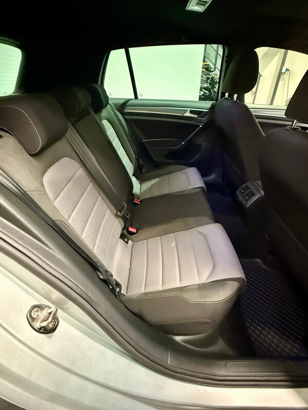 Used Volkswagen Golf 2017 for sale - 76221918: Photo 9