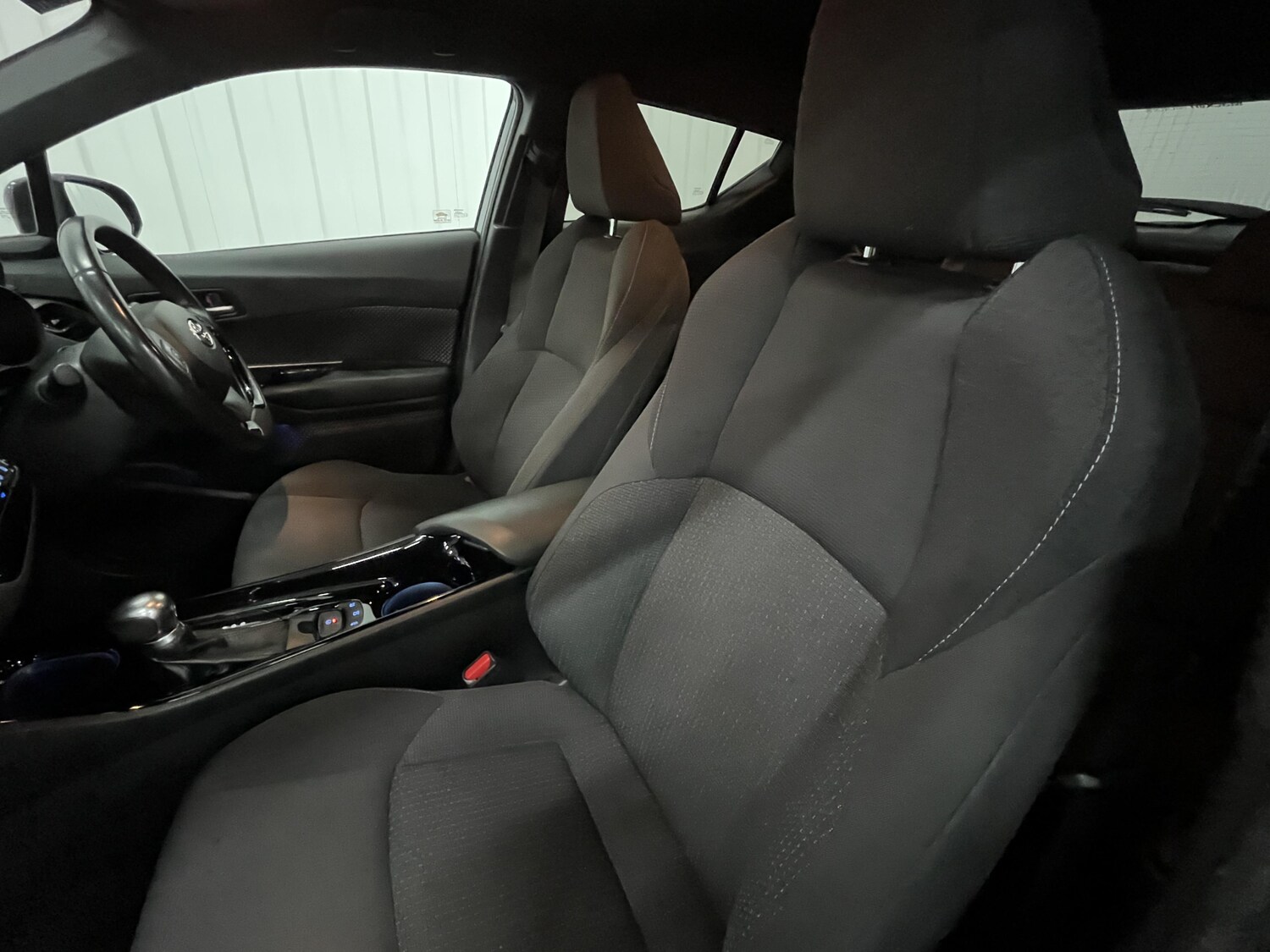 Used Toyota C-HR 2018 for sale - 78171898: Photo 19