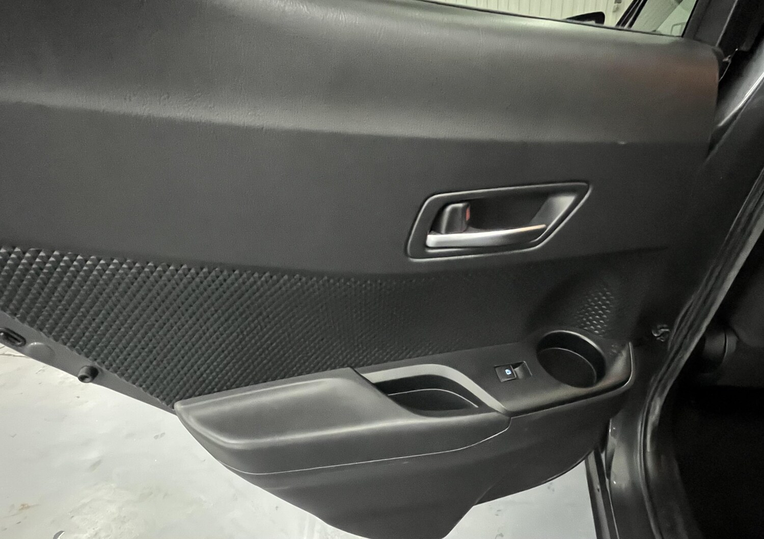 Used Toyota C-HR 2018 for sale - 78171898: Photo 24