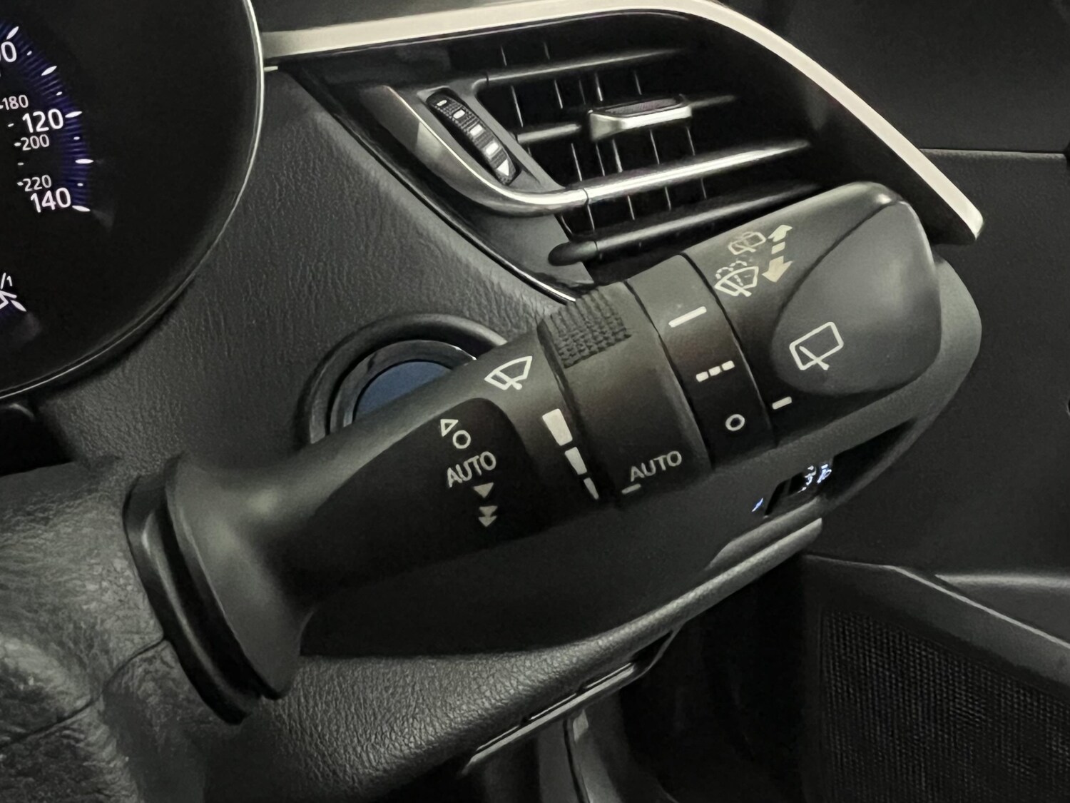 Used Toyota C-HR 2018 for sale - 78171898: Photo 39