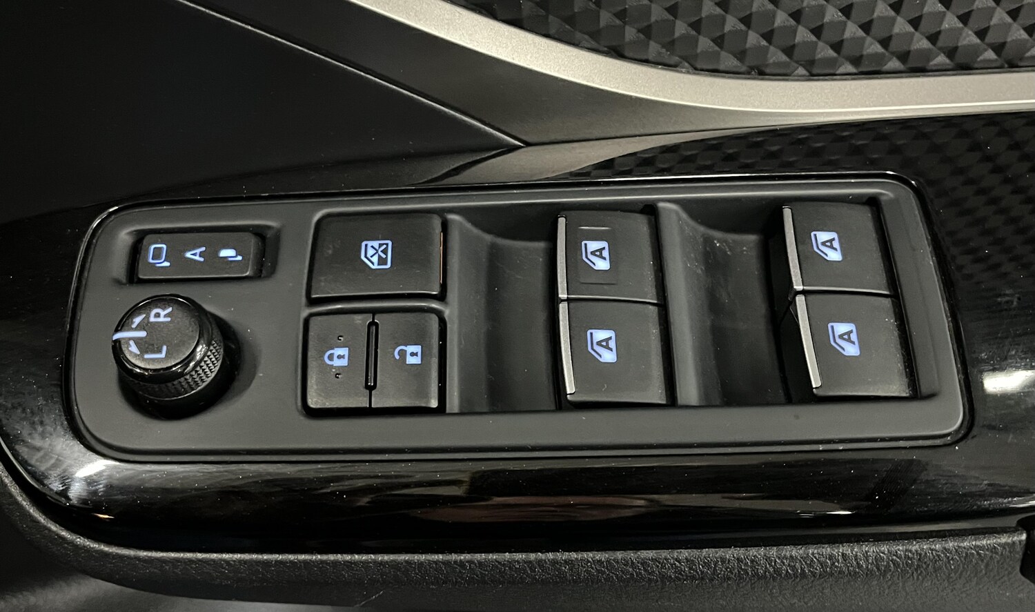 Used Toyota C-HR 2018 for sale - 78171898: Photo 41