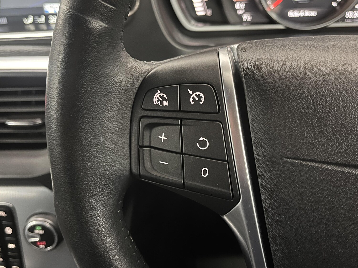 Used Volvo V40 Cross Country for sale - 78149624: Photo 33