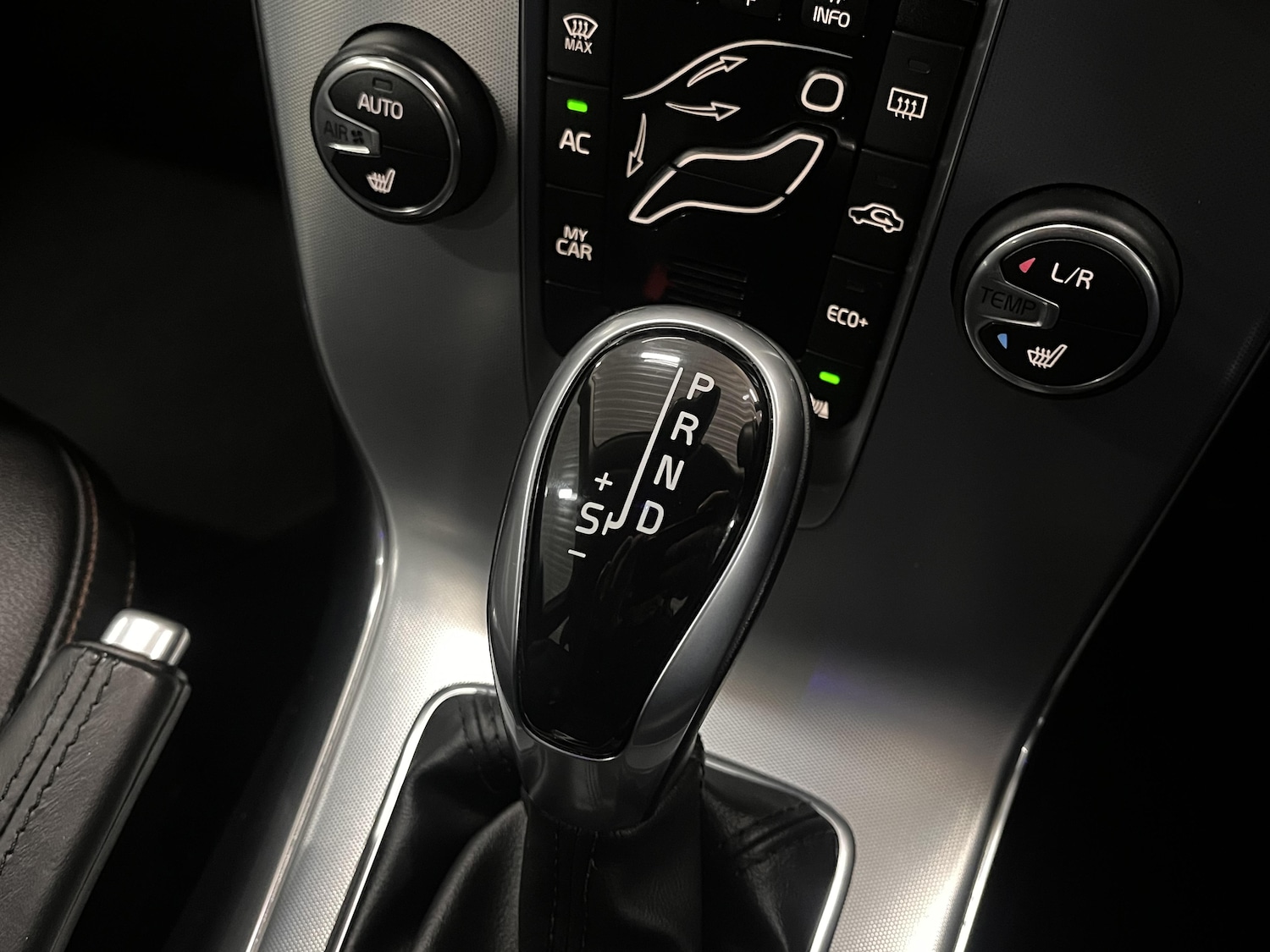 Used Volvo V40 Cross Country for sale - 78149624: Photo 36