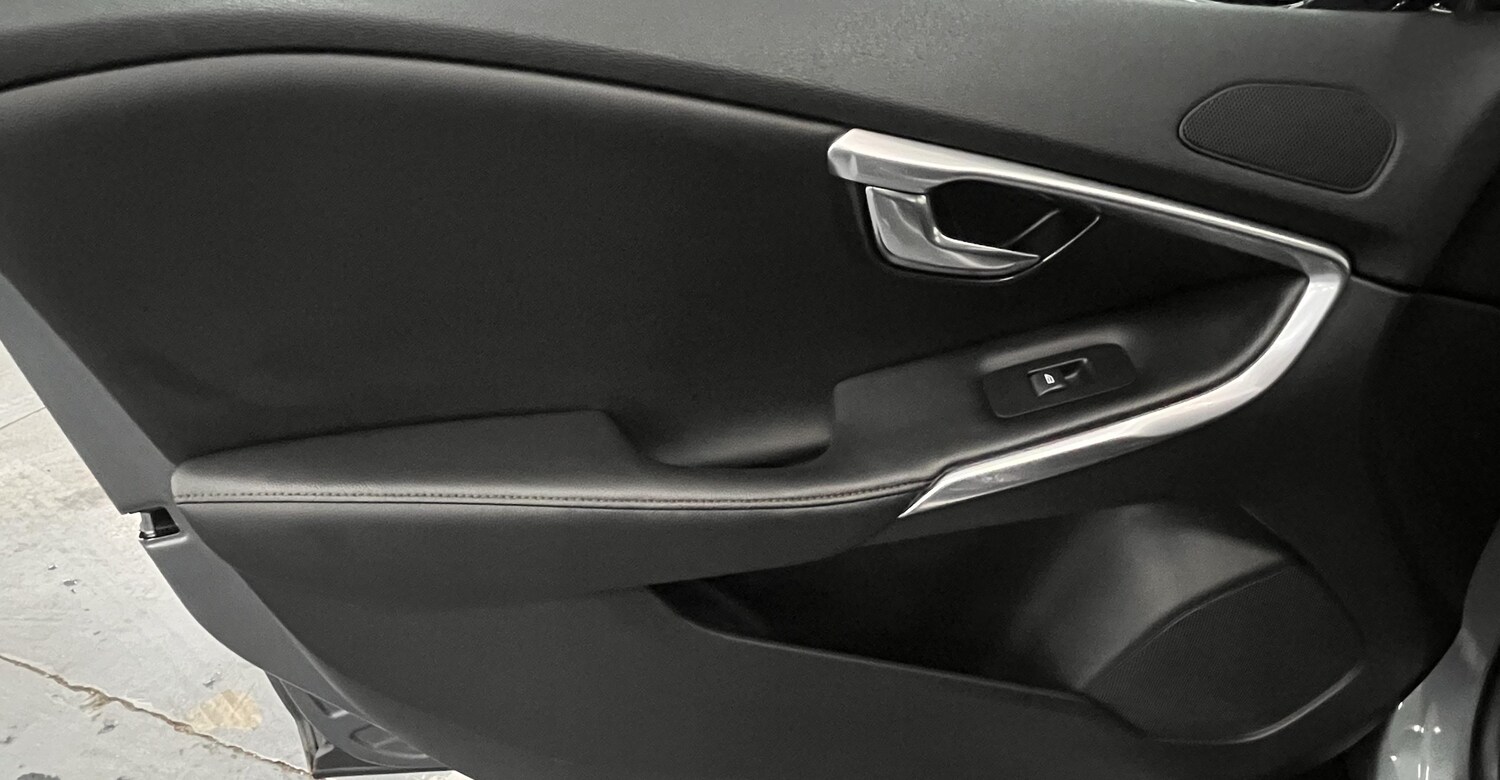 Used Volvo V40 Cross Country for sale - 78149624: Photo 43