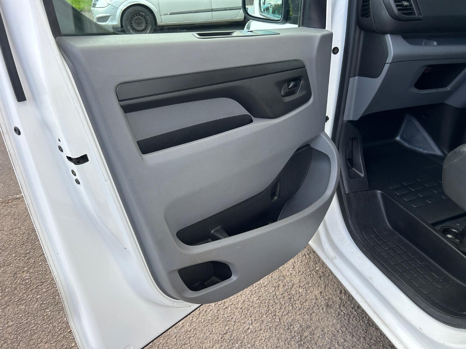 Used Vauxhall Vivaro 2019 for sale - 76030732: Photo 12