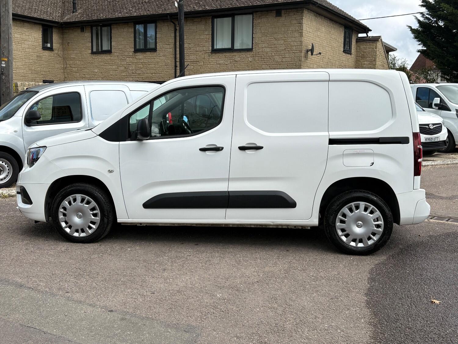 Used Vauxhall Combo 2020 for sale - 76164500: Photo 2