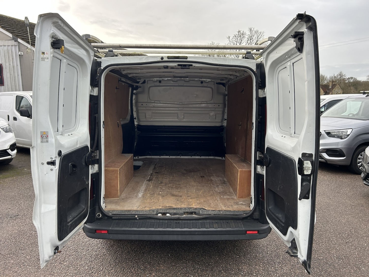 Used Vauxhall Vivaro 2017 for sale - 77548337: Photo 6