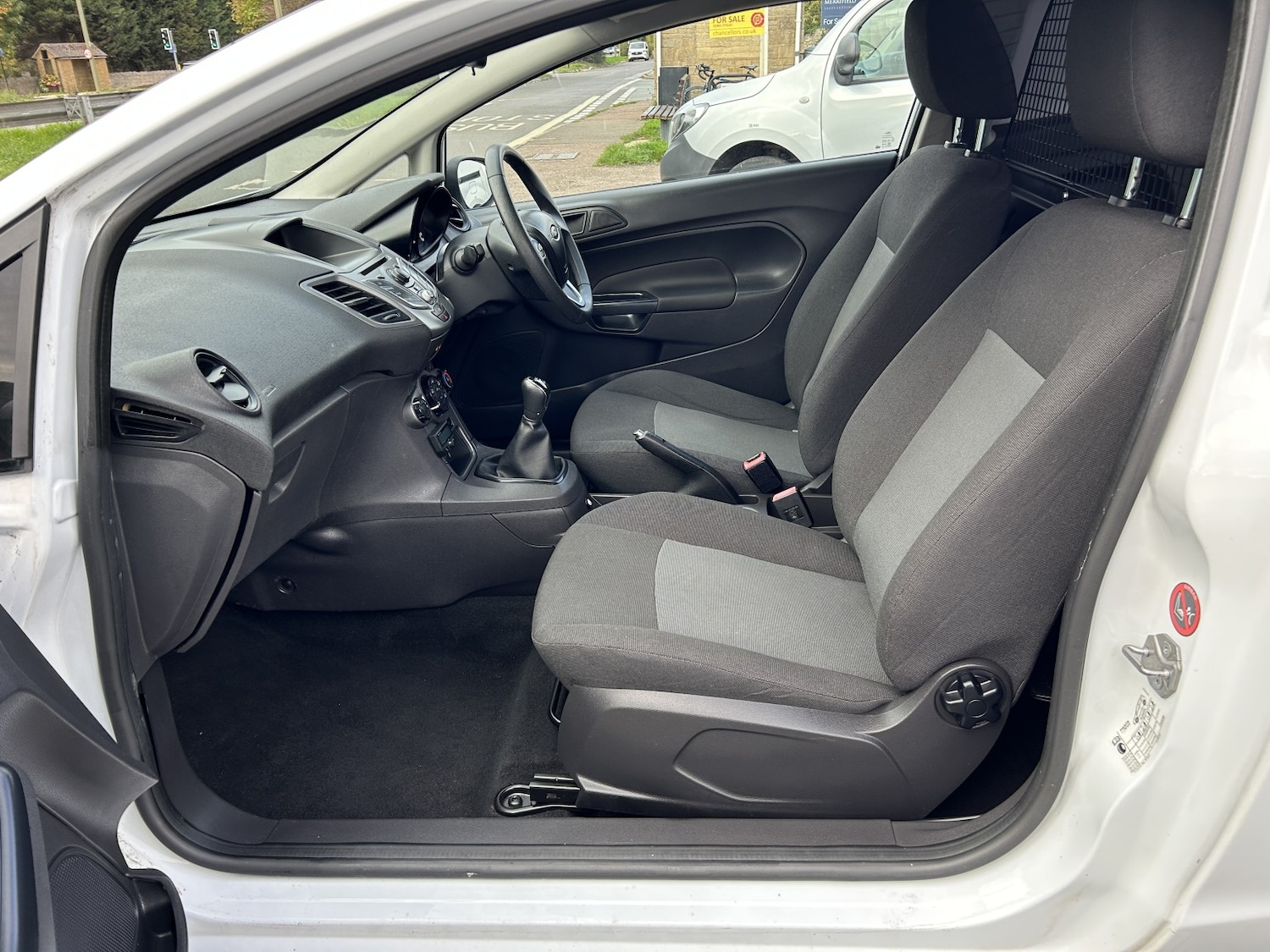 Used Ford Fiesta Van 2014 for sale - 76387385: Photo 9