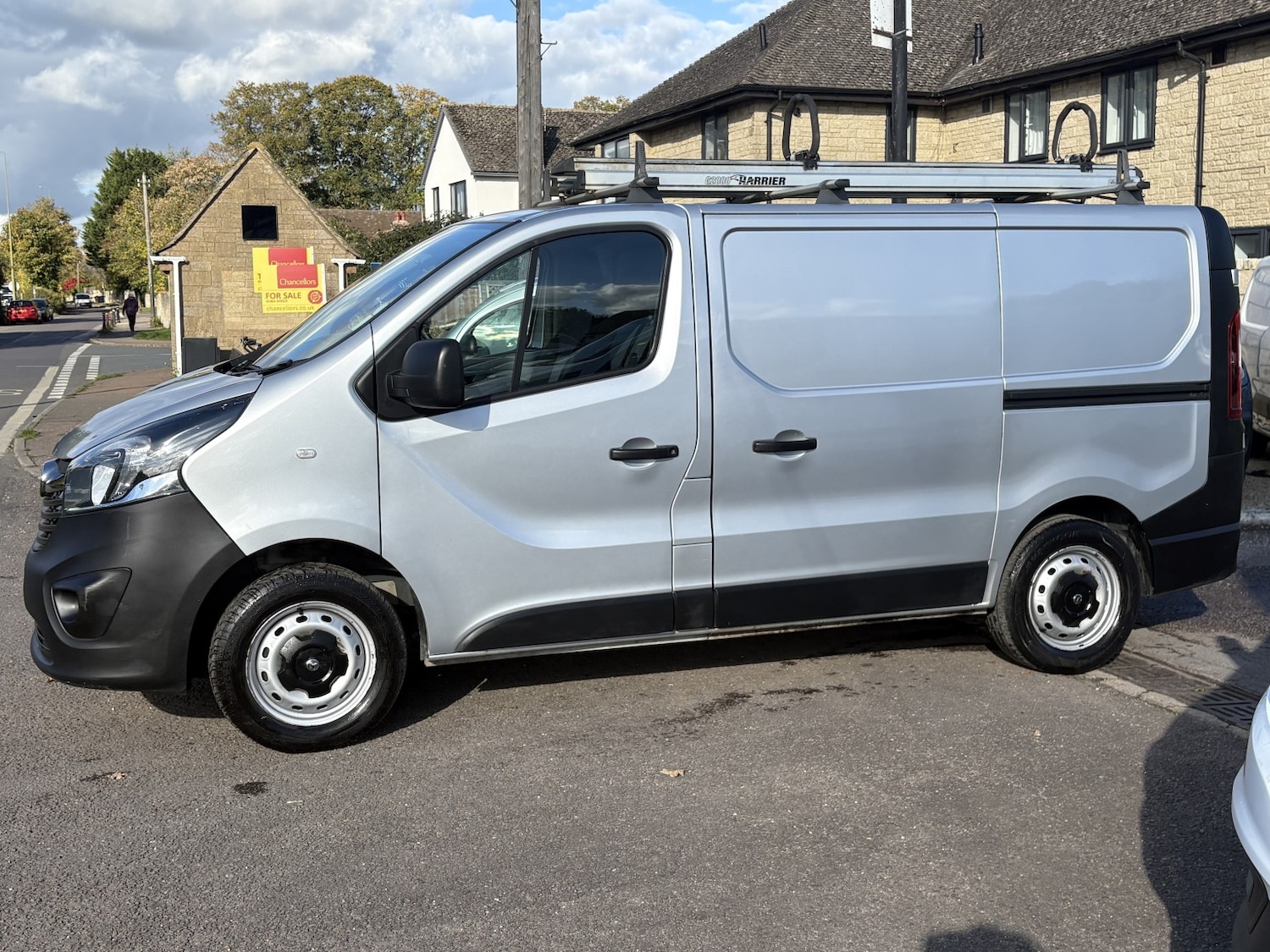 Used Vauxhall Vivaro 2019 for sale - 76120370: Photo 2