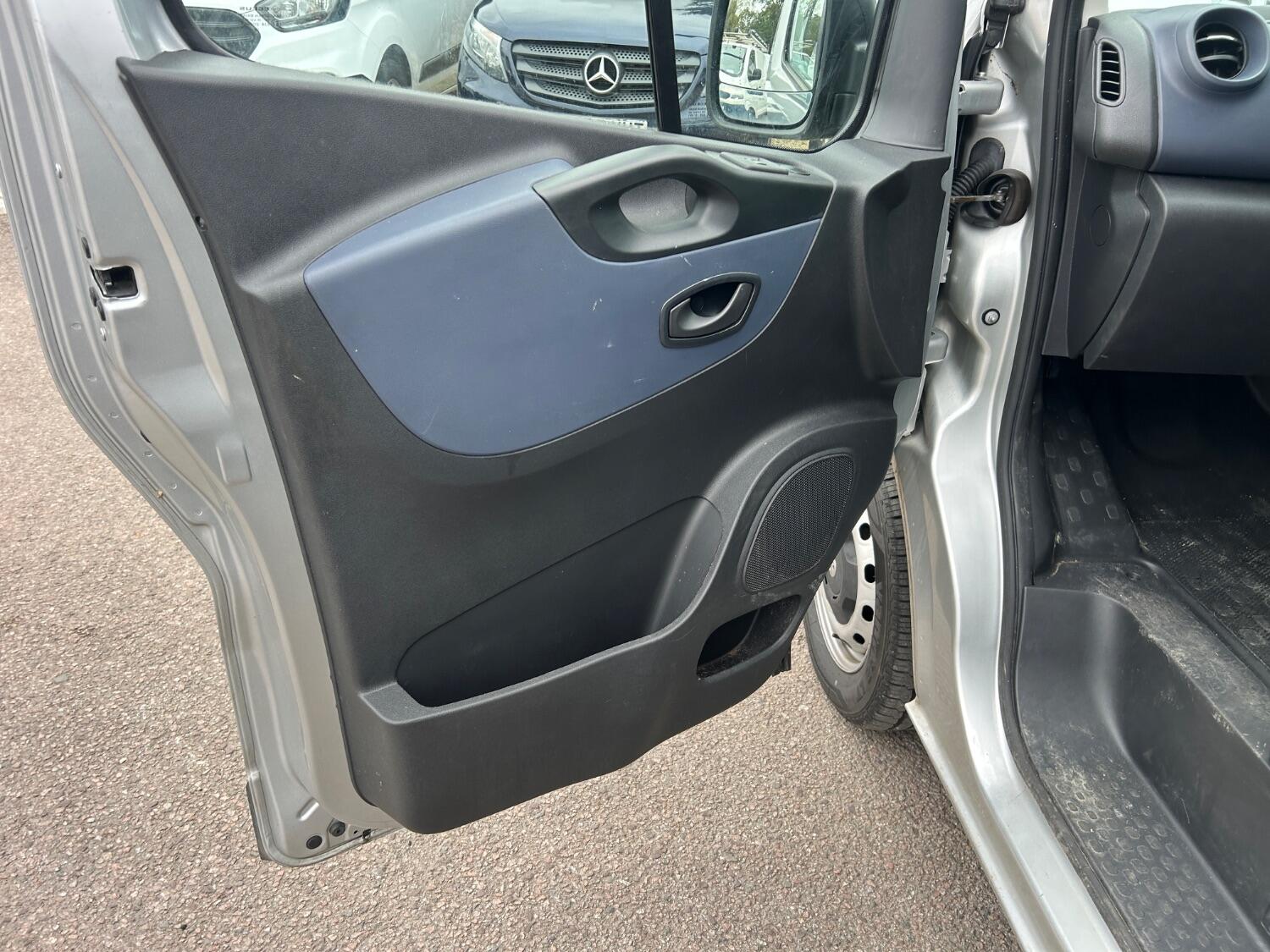 Used Vauxhall Vivaro 2018 for sale - 76120359: Photo 11