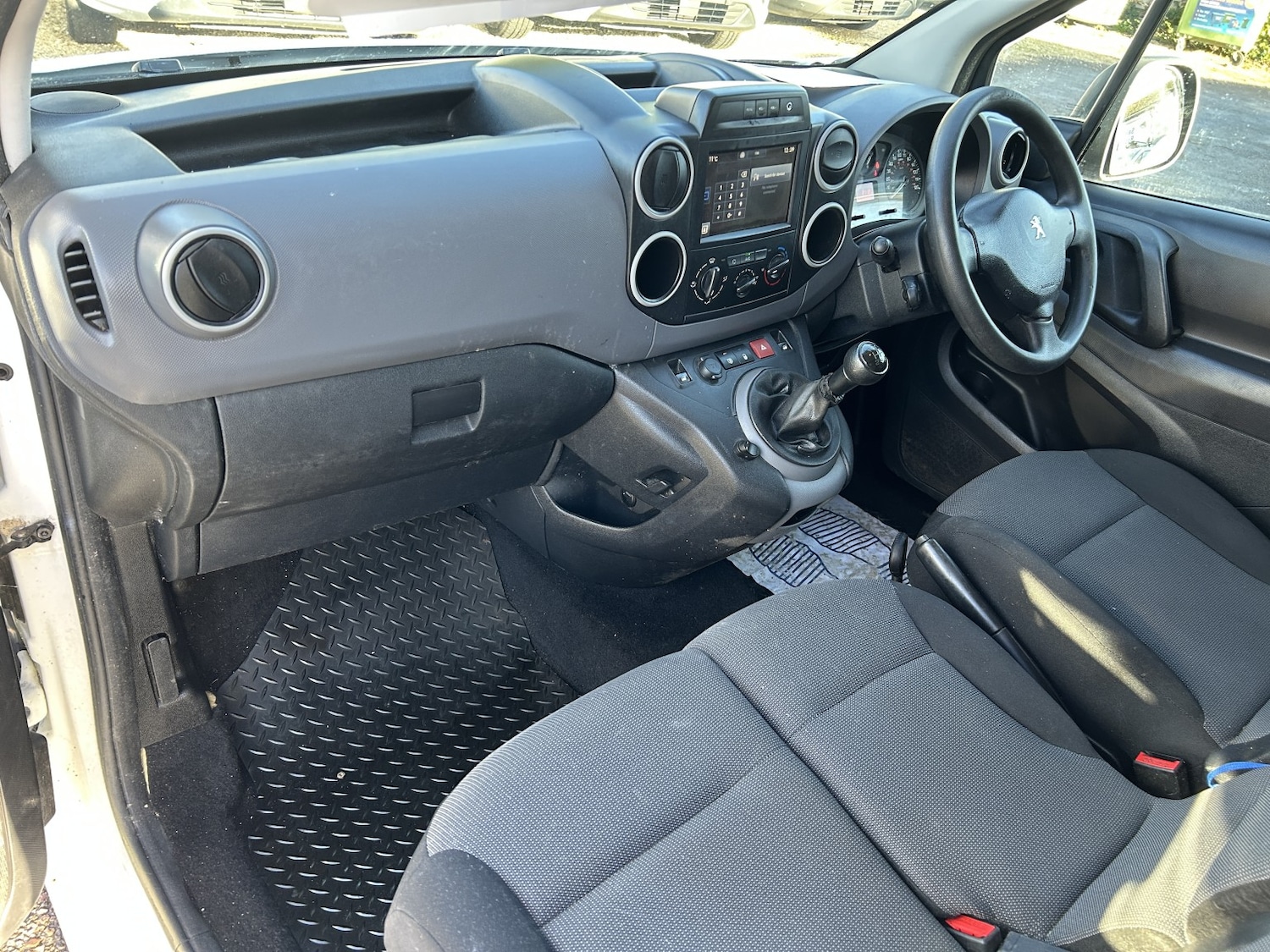 Used Peugeot Partner 2018 for sale - 76699328: Photo 10