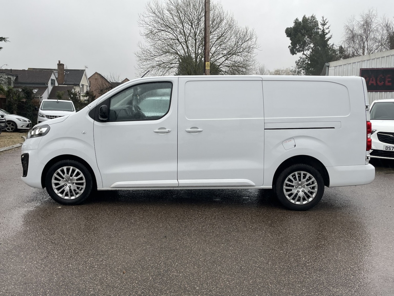 Used Vauxhall Vivaro 2023 for sale - 77423513: Photo 2