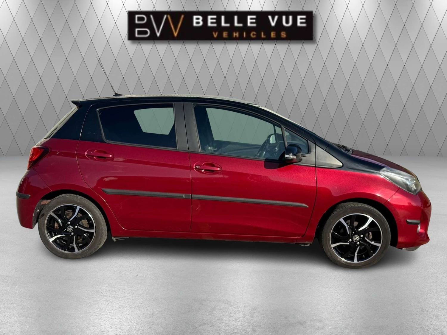 Used Toyota Yaris 2017 for sale - 76600565: Photo 2