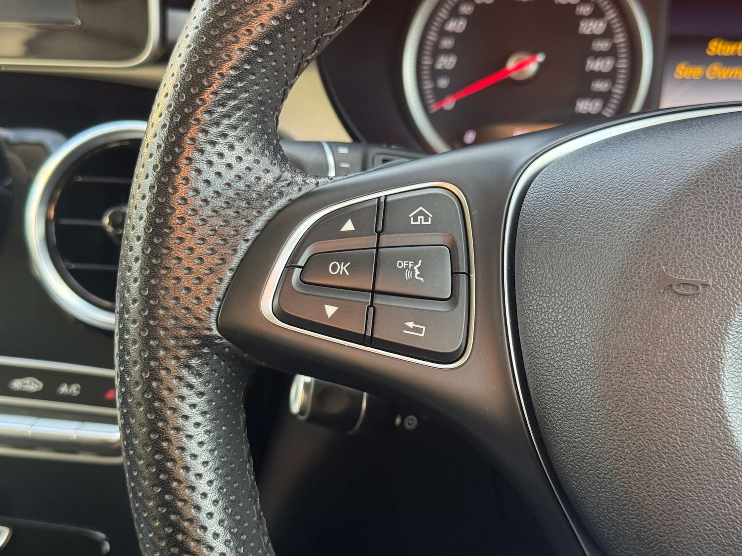 Used Mercedes-Benz GLC 2019 for sale - 76600643: Photo 24