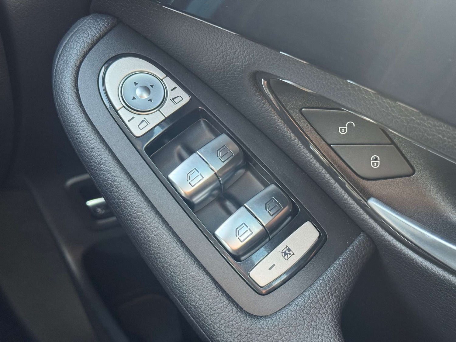 Used Mercedes-Benz GLC 2019 for sale - 76600643: Photo 34