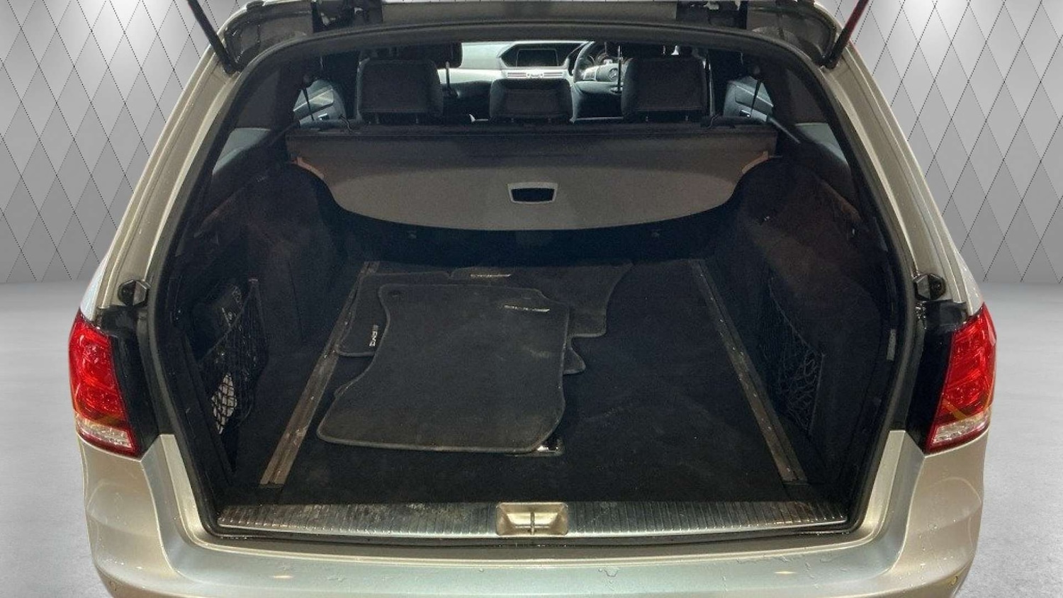 Used Mercedes-Benz E Class 2015 for sale - 77167223: Photo 16