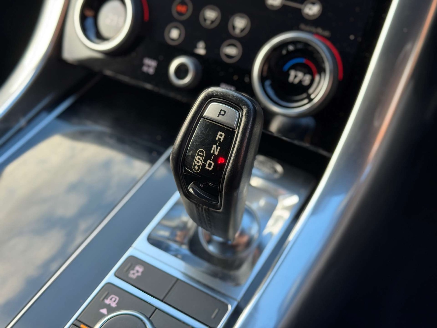 Used Land Rover Range Rover Sport 2018 for sale - 76363679: Photo 40