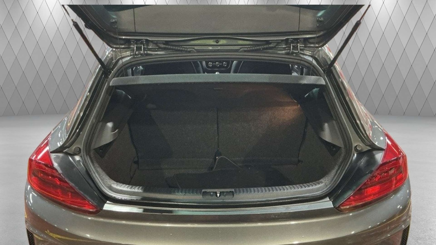 Used Volkswagen Scirocco 2017 for sale - 77332609: Photo 16