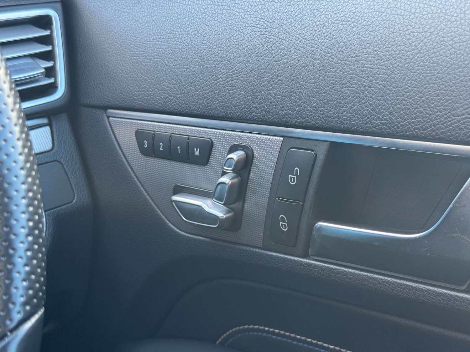 Used Mercedes-Benz E Class 2016 for sale - 76363649: Photo 30