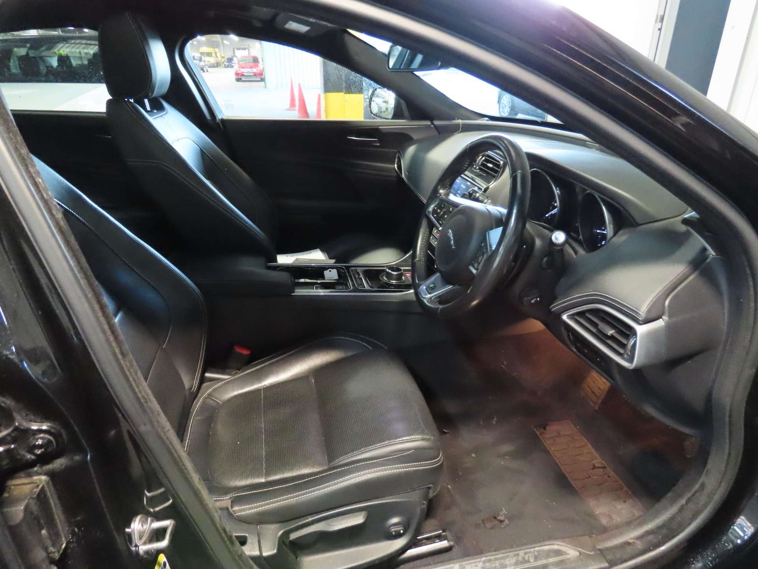 Used Jaguar XE 2017 for sale - 76539489: Photo 7