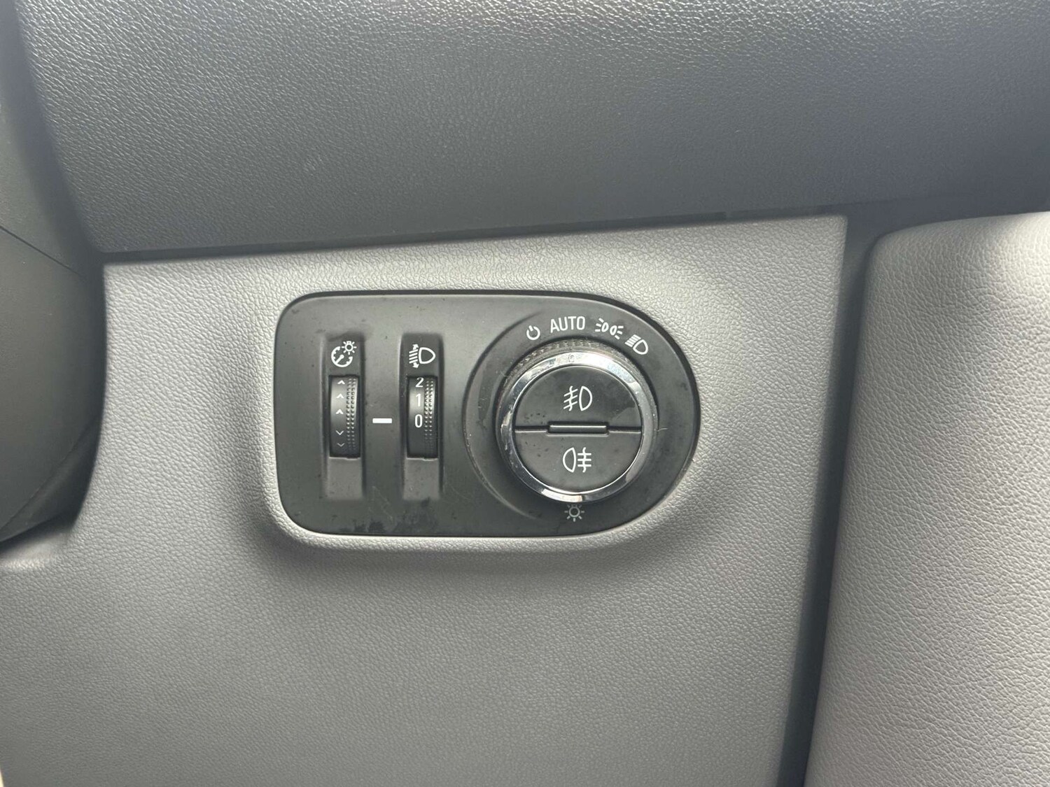 Used Vauxhall Corsa 2016 for sale - 76600940: Photo 28