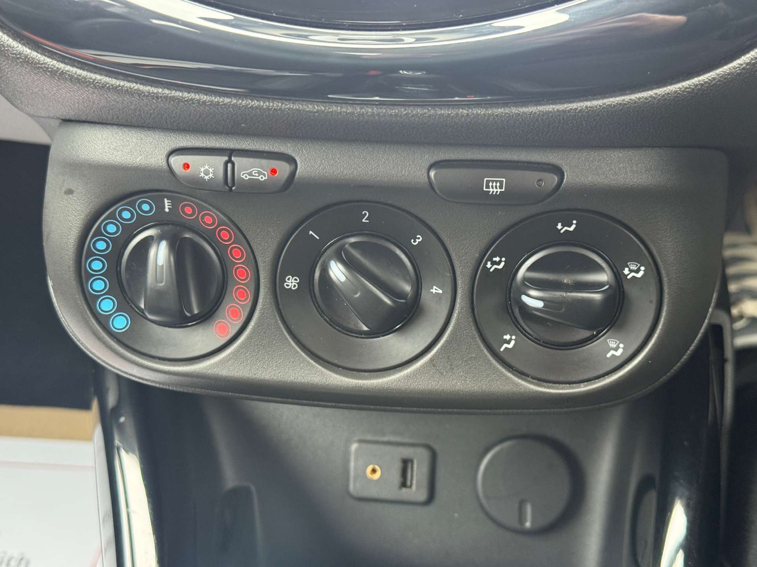 Used Vauxhall Corsa 2016 for sale - 76600940: Photo 31