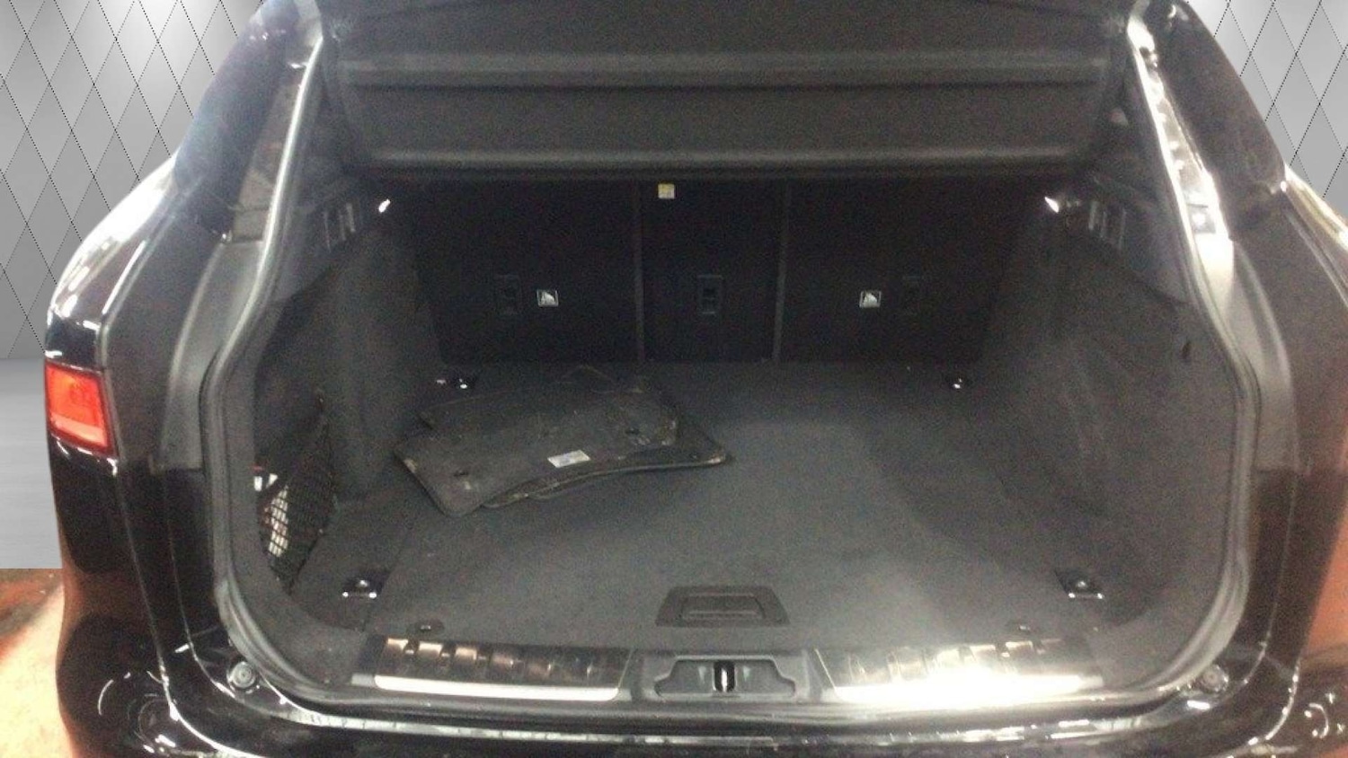 Used Jaguar F-Pace 2019 for sale - 76927419: Photo 16