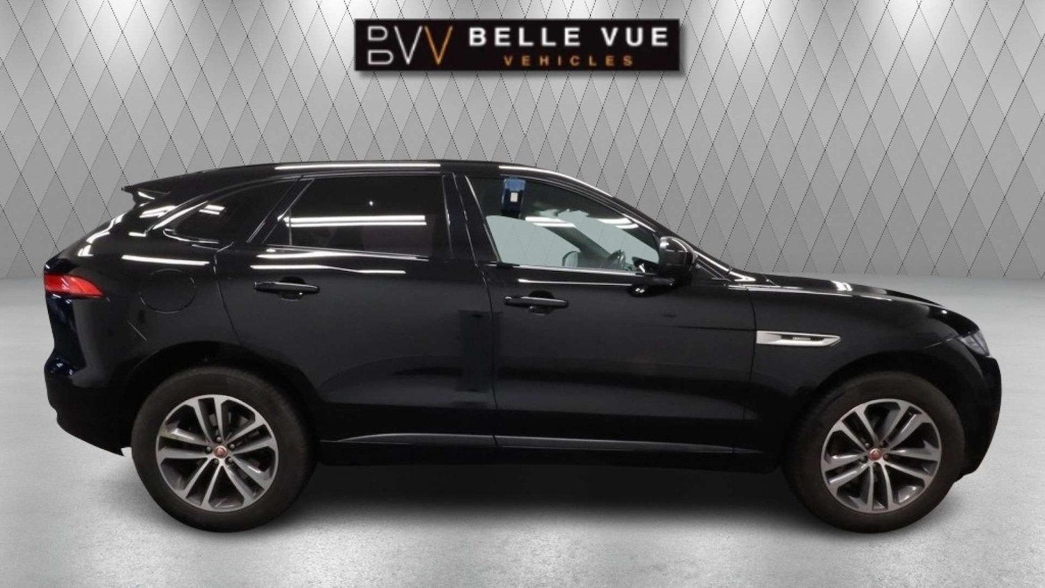 Used Jaguar F-Pace 2019 for sale - 76927419: Photo 2