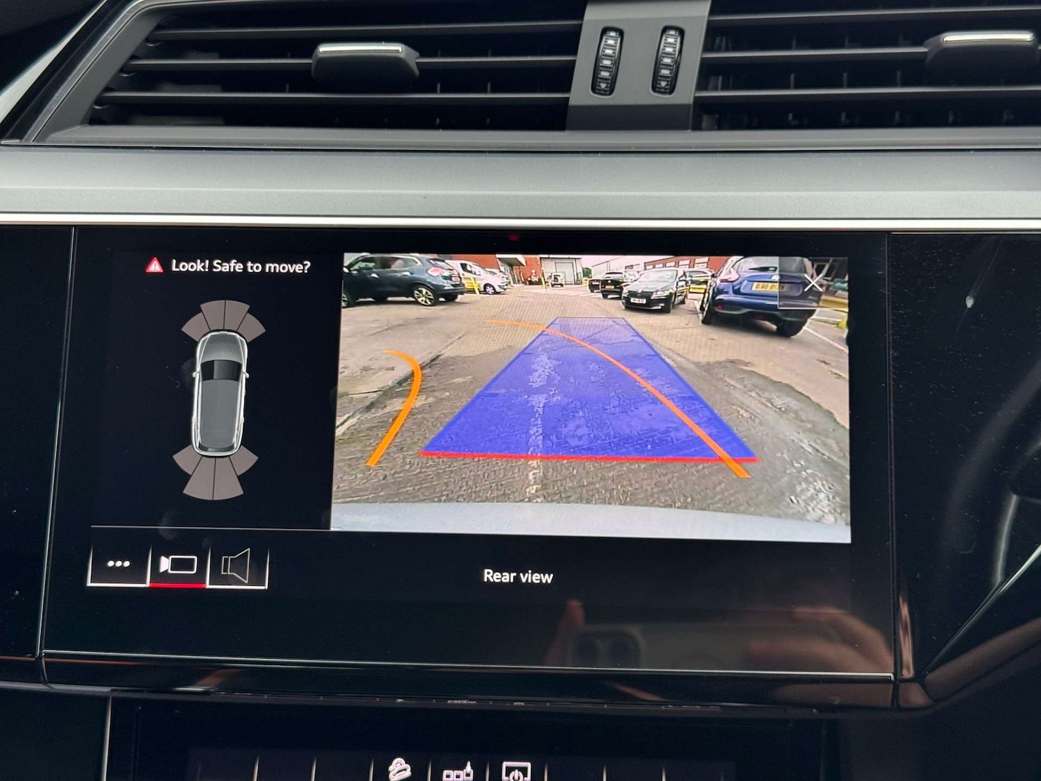 Used Audi e-tron 2020 for sale - 76363790: Photo 54