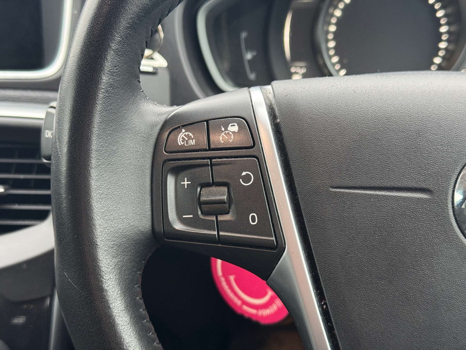 Used Volvo V40 2019 for sale - 76608988: Photo 11