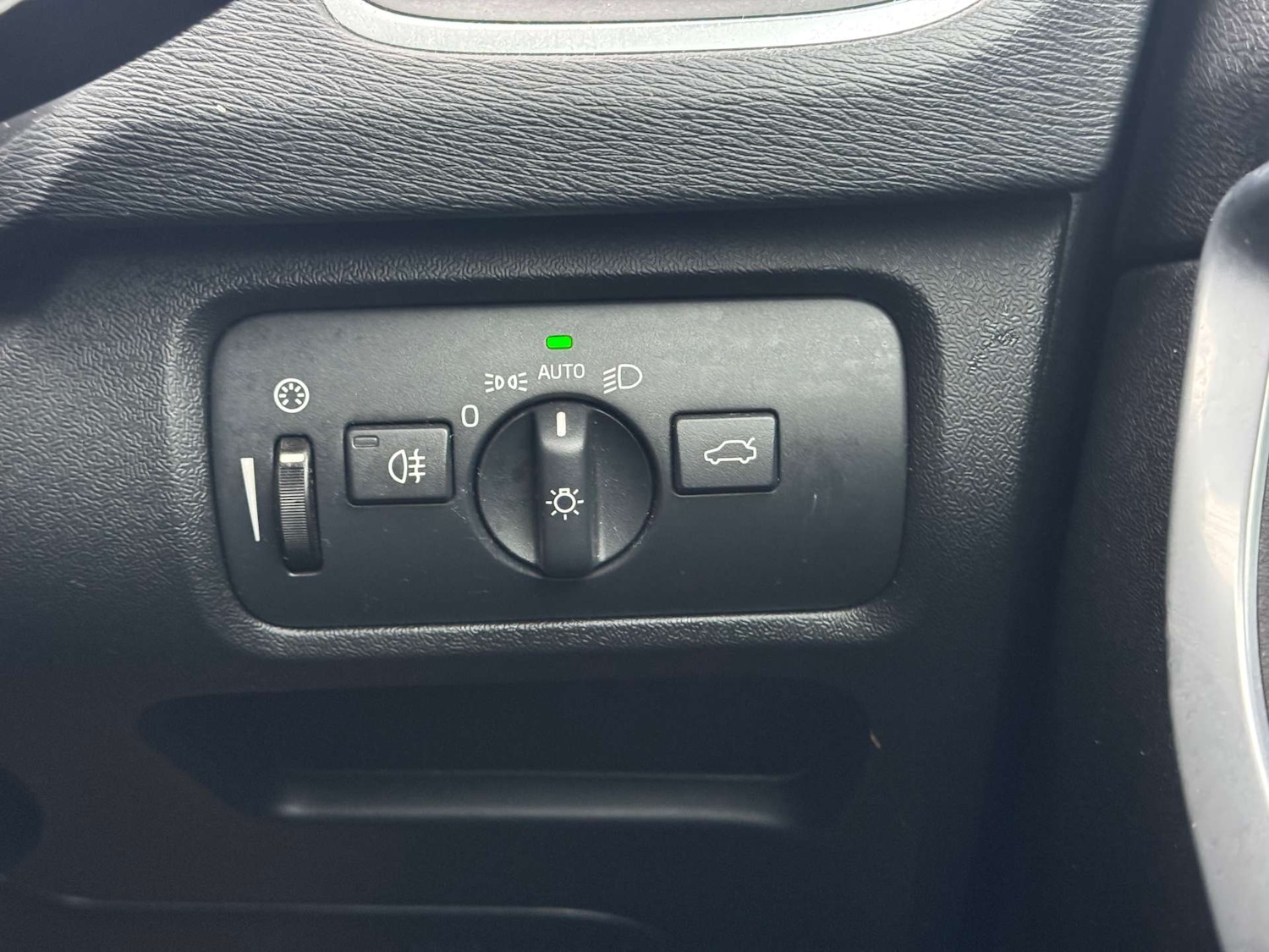 Used Volvo V40 2019 for sale - 76608988: Photo 17