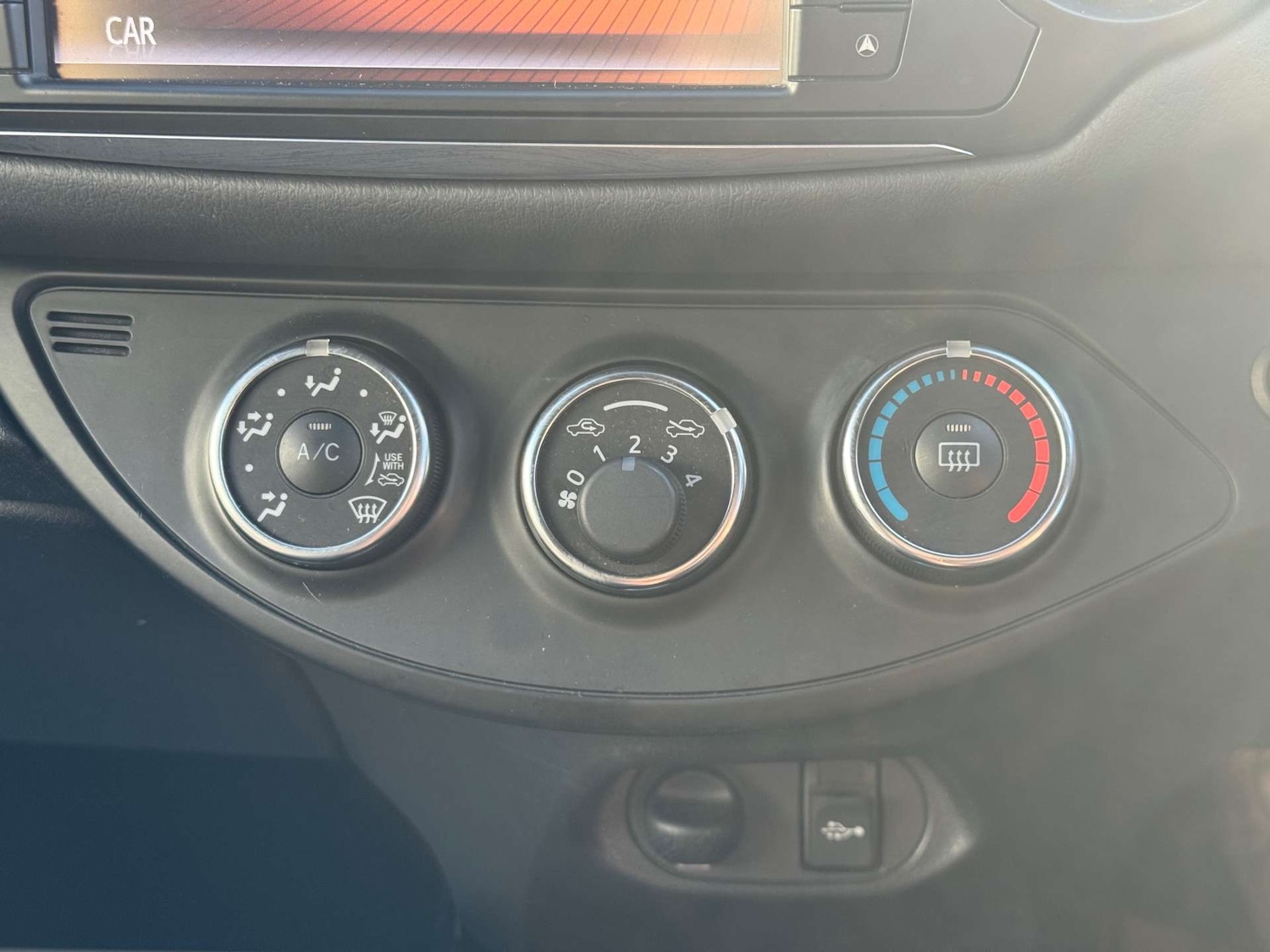 Used Toyota Yaris 2017 for sale - 76363662: Photo 38