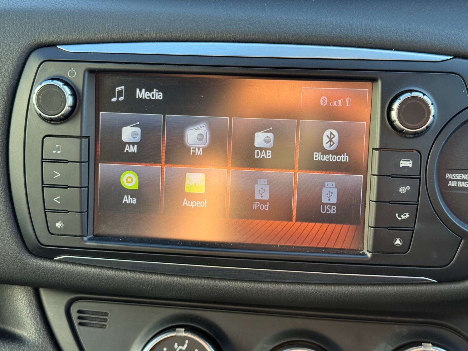 Used Toyota Yaris 2017 for sale - 76363662: Photo 42