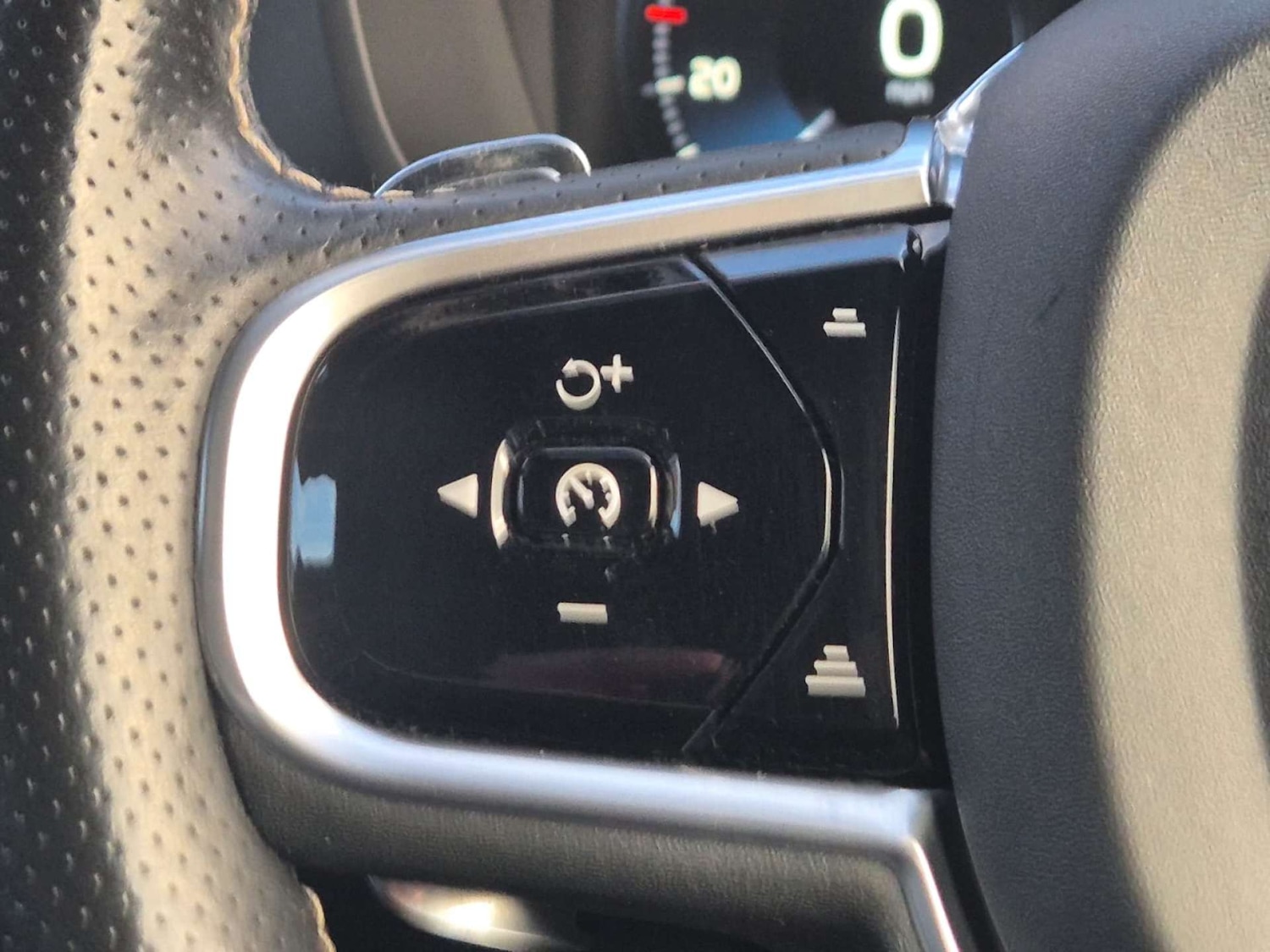 Used Volvo XC60 2018 for sale - 76563175: Photo 17