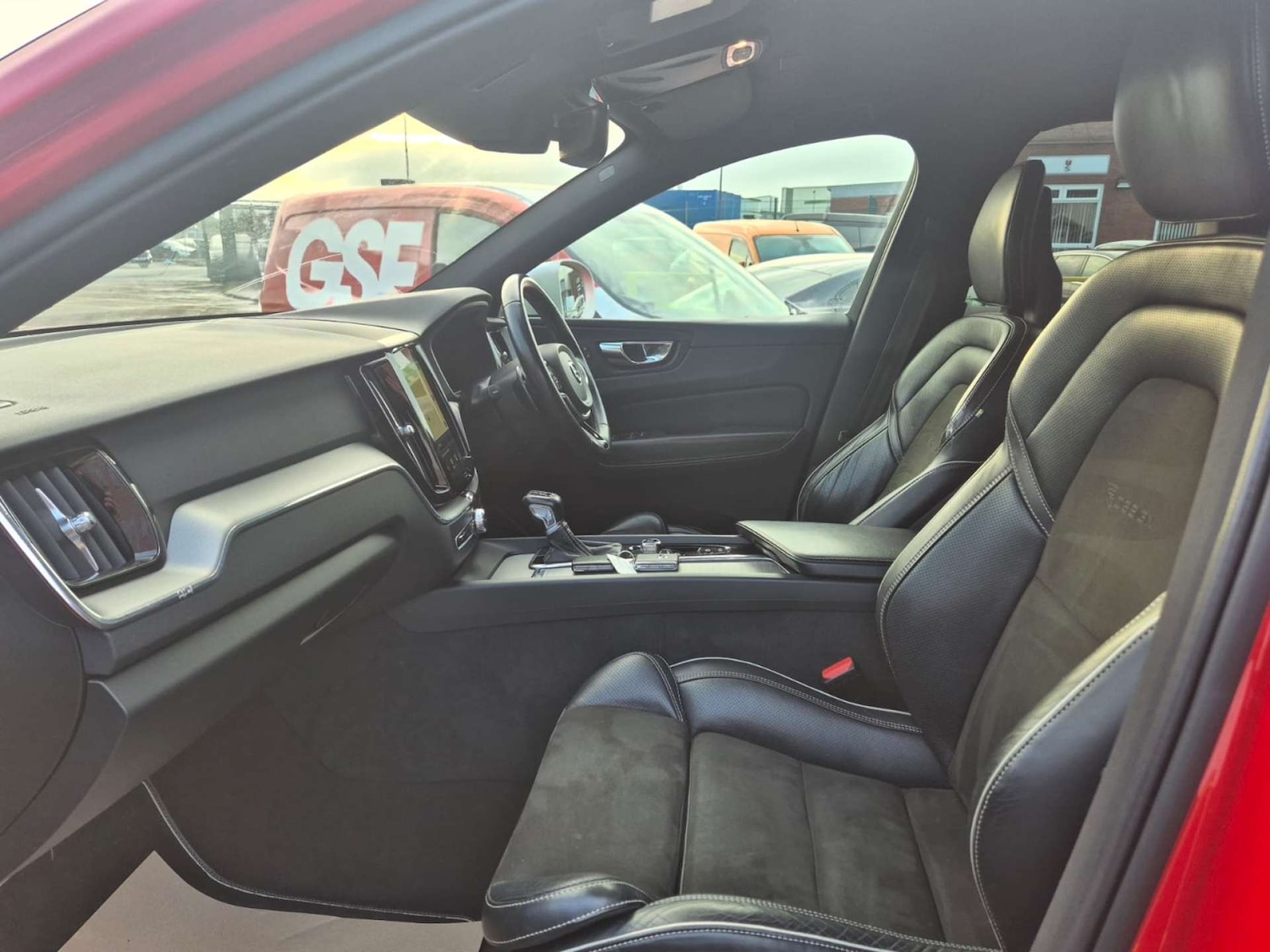 Used Volvo XC60 2018 for sale - 76563175: Photo 30