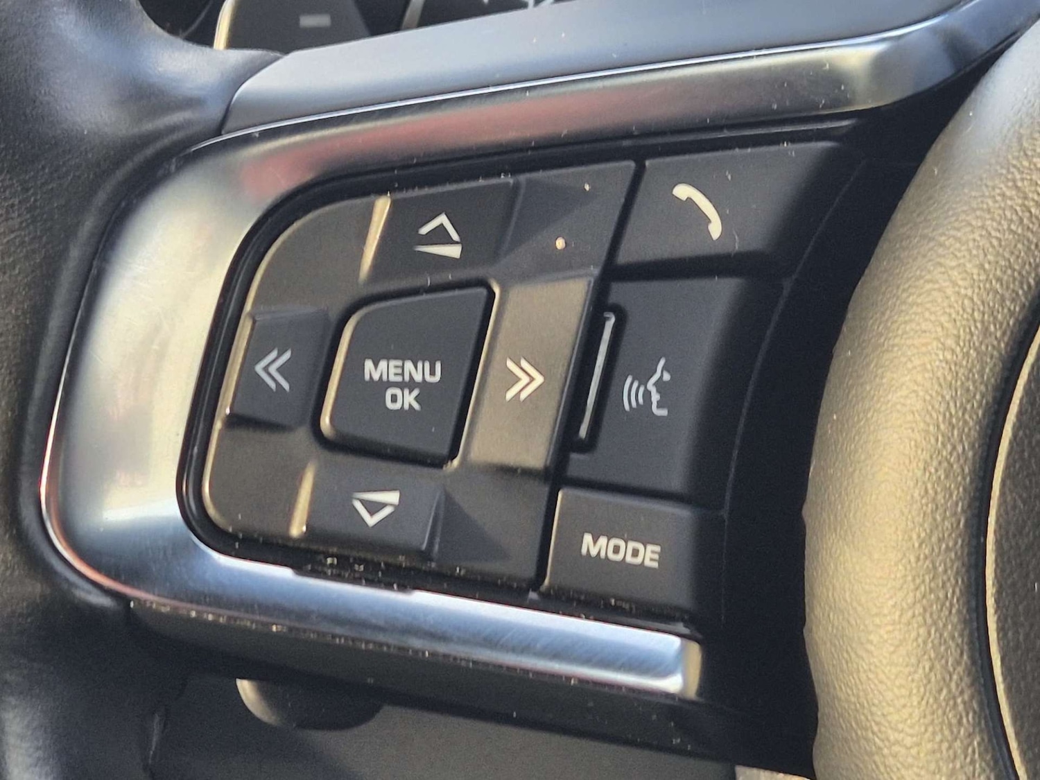 Used Jaguar XE 2016 for sale - 76475113: Photo 28