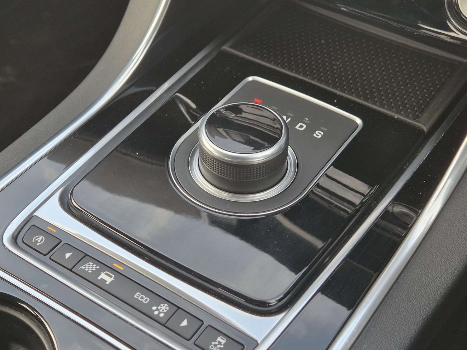 Used Jaguar XE 2016 for sale - 76475113: Photo 38