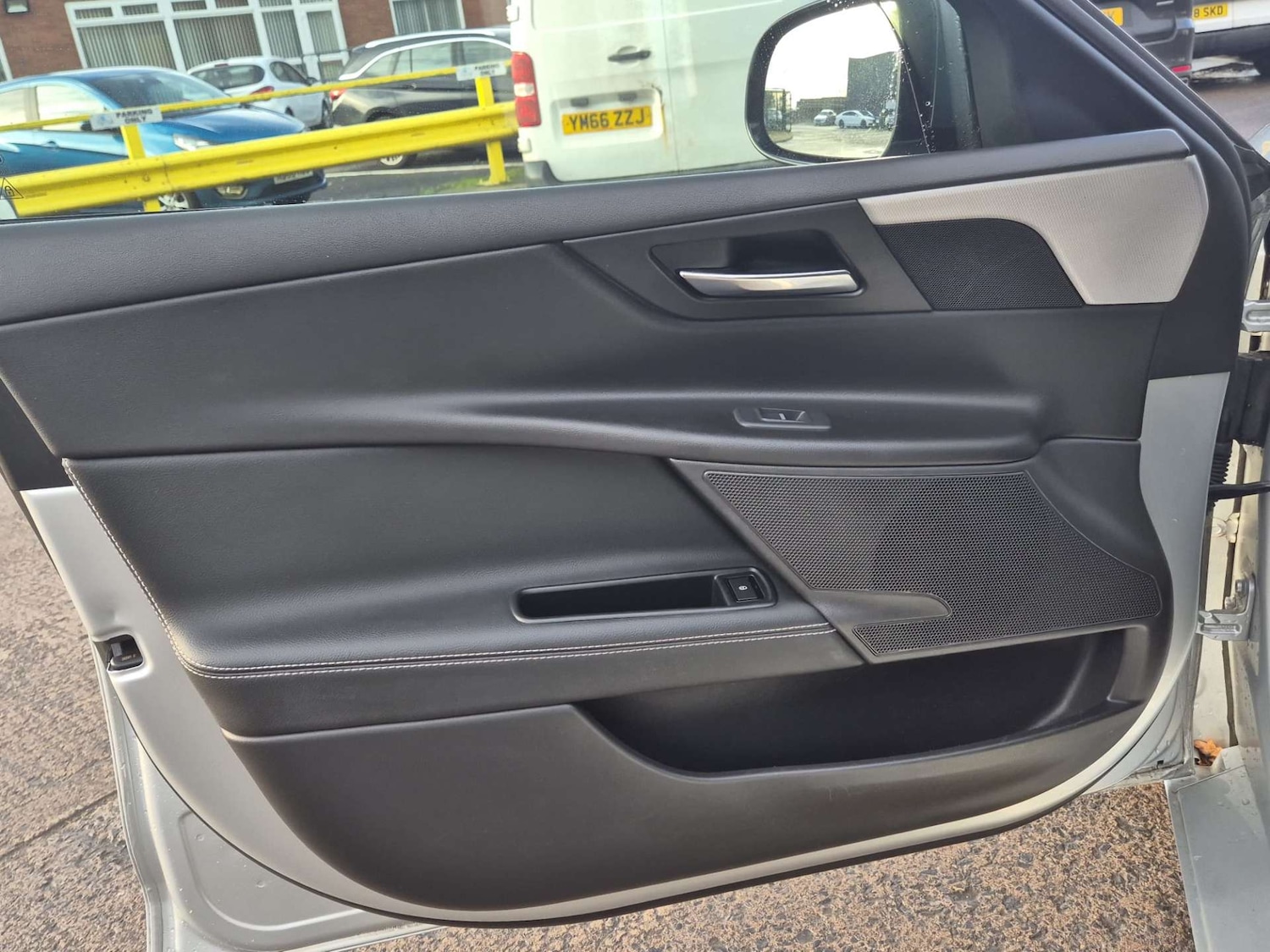 Used Jaguar XE 2016 for sale - 76475113: Photo 46