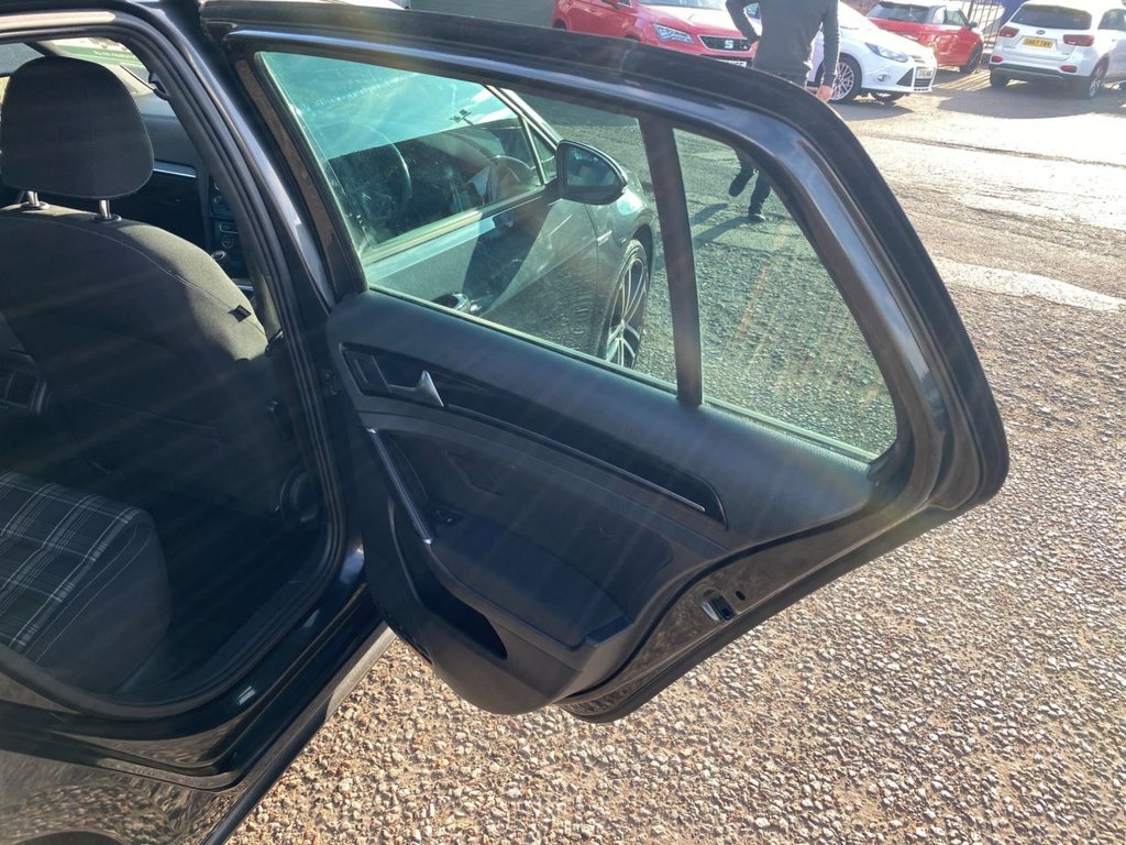 Used Volkswagen Golf 2014 for sale - 76900463: Photo 32