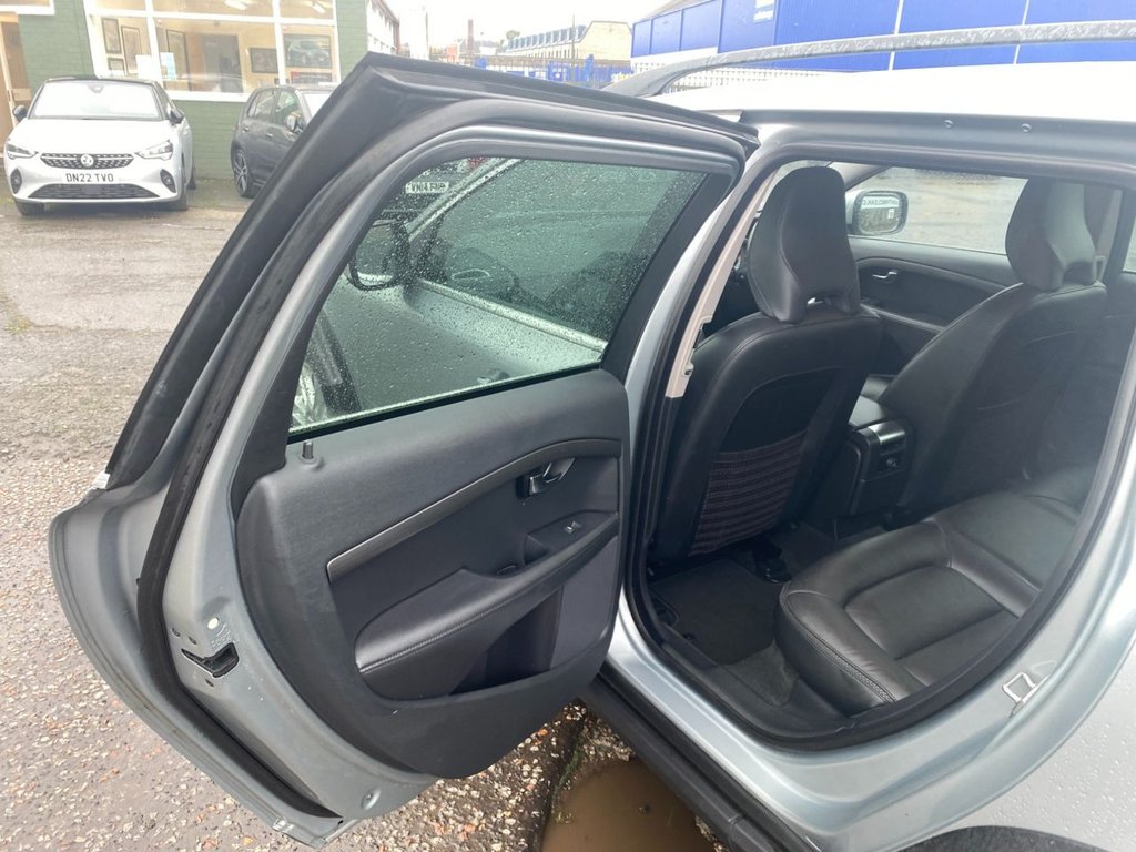 Used Volvo XC70 2015 for sale - 76482159: Photo 28