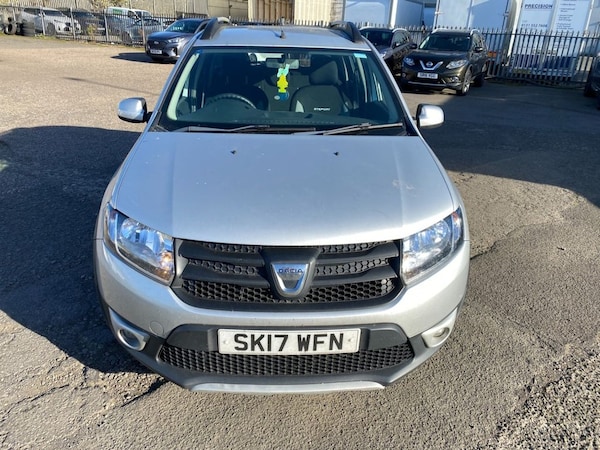 Used Dacia Sandero Stepway 2017 for sale - 76245314: Photo 2