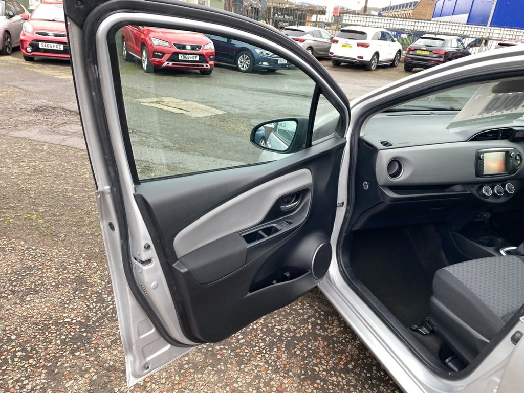 Used Toyota Yaris 2015 for sale - 76570452: Photo 27