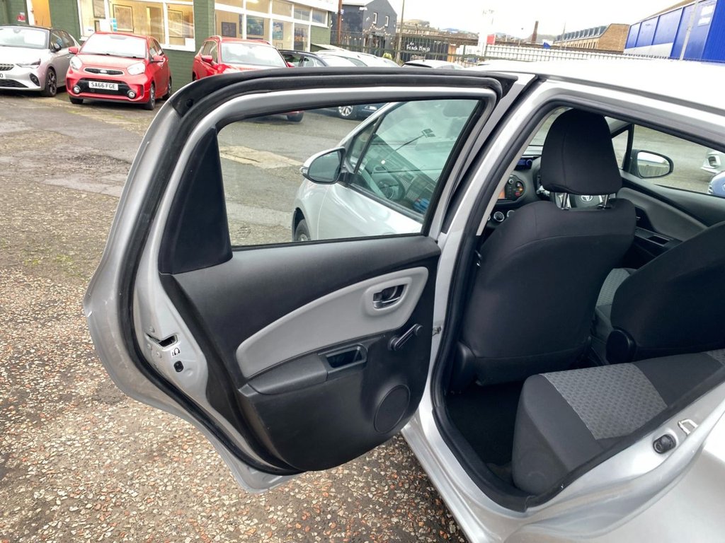 Used Toyota Yaris 2015 for sale - 76570452: Photo 28