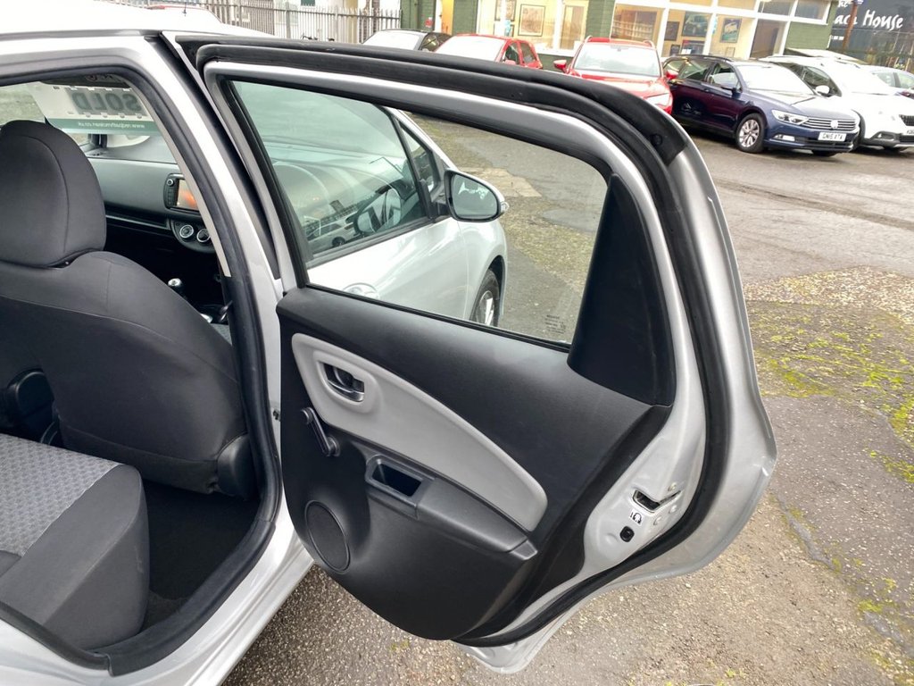 Used Toyota Yaris 2015 for sale - 76570452: Photo 31